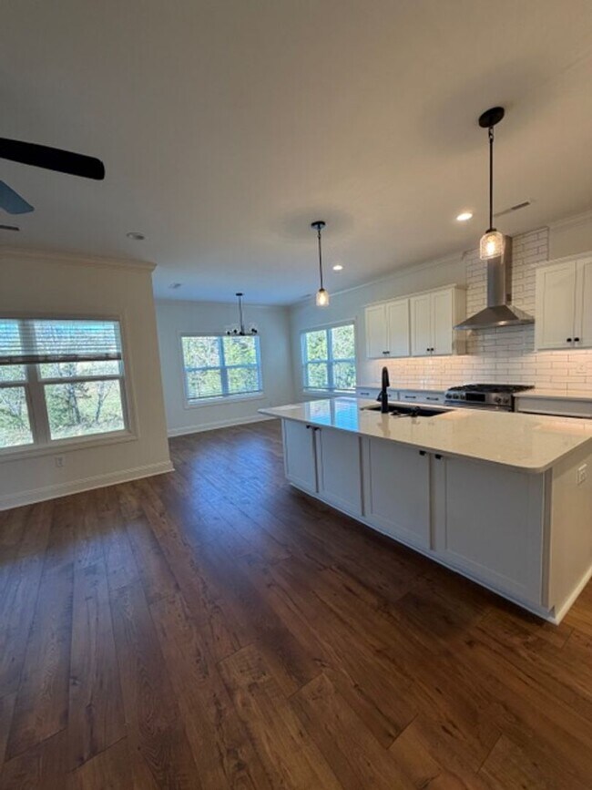 Building Photo - Maryville 37803 - 4 bedroom 3.5 bath - call Ed Johnson 865-924-5045