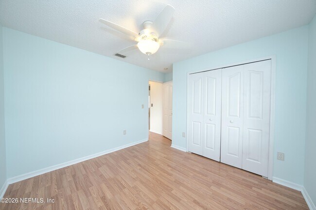 Building Photo - 5628 Loma Vista Dr W