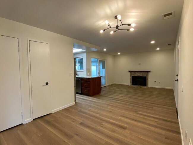 Building Photo - Spacious 4 Bedroom 2 Bath in Desirable Oceanside!