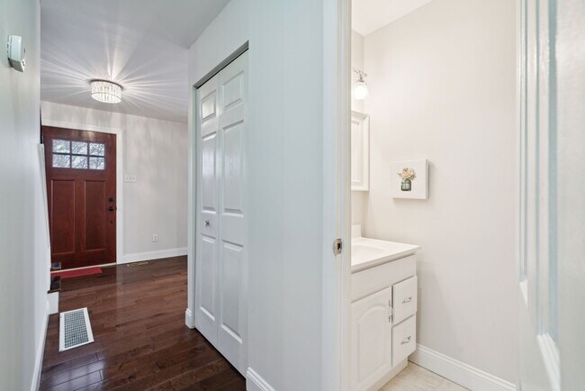 Hall - 100 Rennard Ter