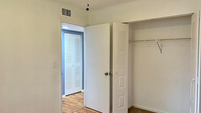 Building Photo - 1532 SE Royal Green Cir