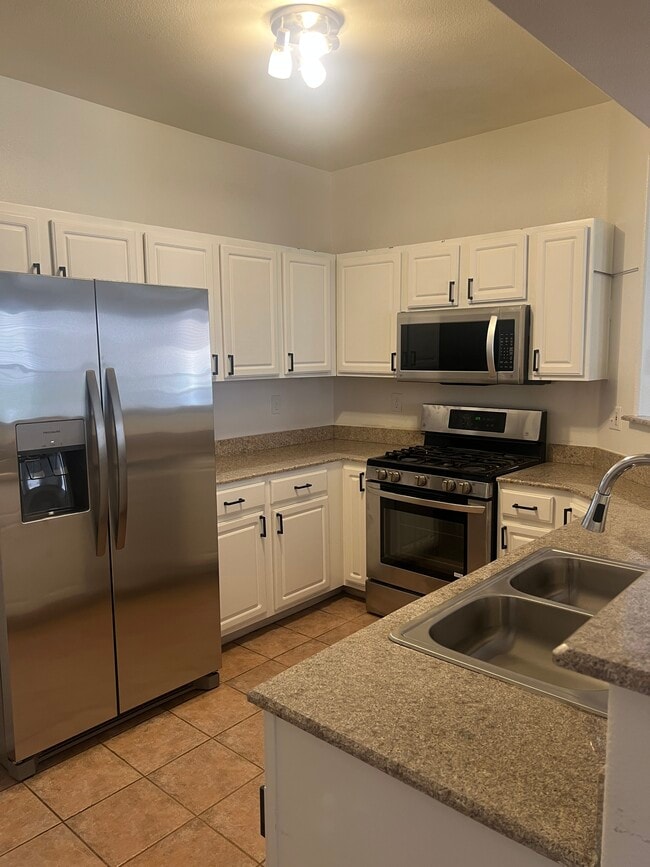 Building Photo - 8555 W Russell Rd