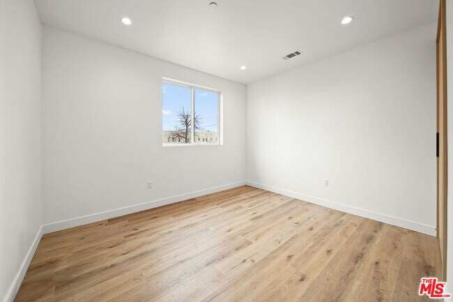Building Photo - 1520 Magnolia Ave