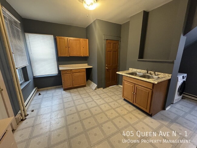 Building Photo - 405 N Queen Ave