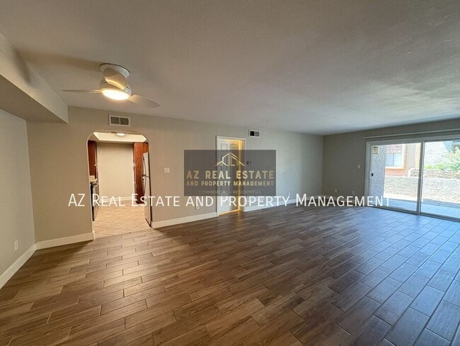 Building Photo - 3825 E Camelback Rd