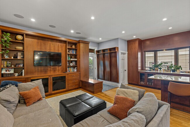 Building Photo - 4317 N Kenneth Ave