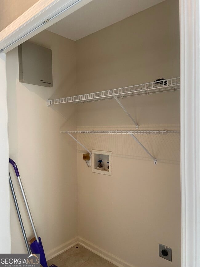 Building Photo - 105 Luster Ct