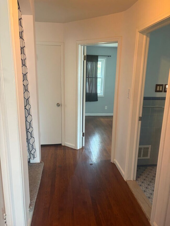 Building Photo - 3 bedroom, 2 bathroom bungalow with basement and 2 car garage on oversized lot