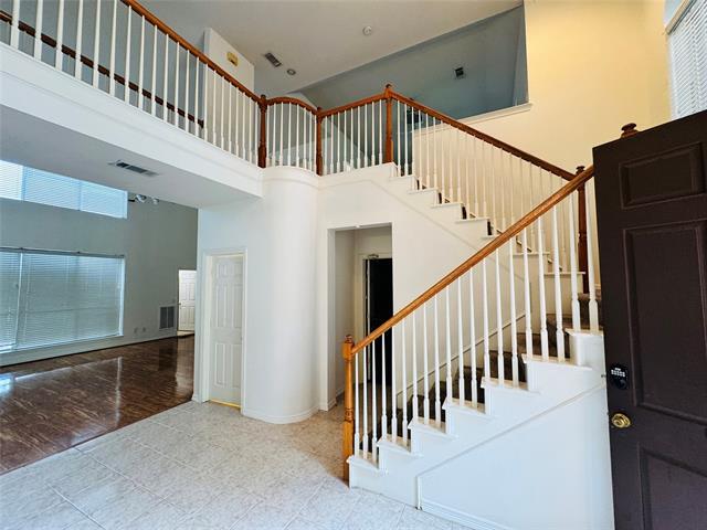 Building Photo - 2762 Hillview Dr