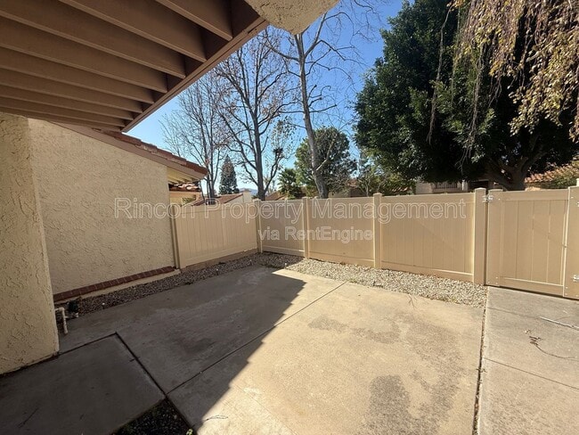 Building Photo - 2199 Olivewood Dr