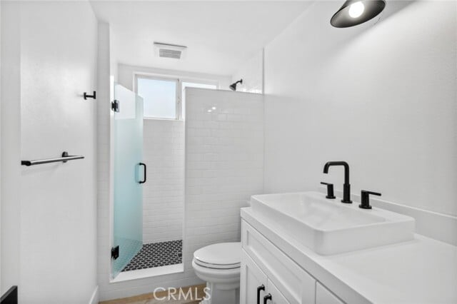 Building Photo - 526 Irvine Ave