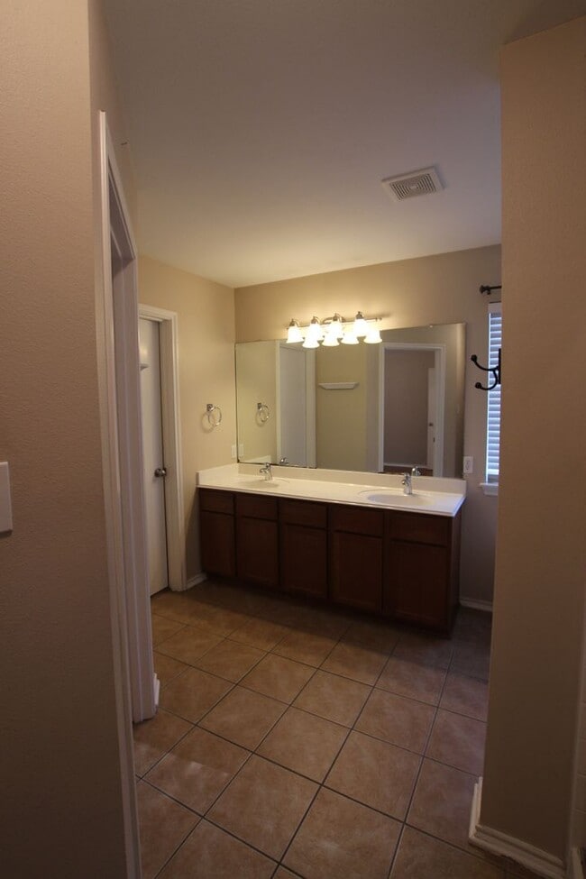 Building Photo - Coming Soon! 3 Bedroom 2 Bathroom Home in ...
