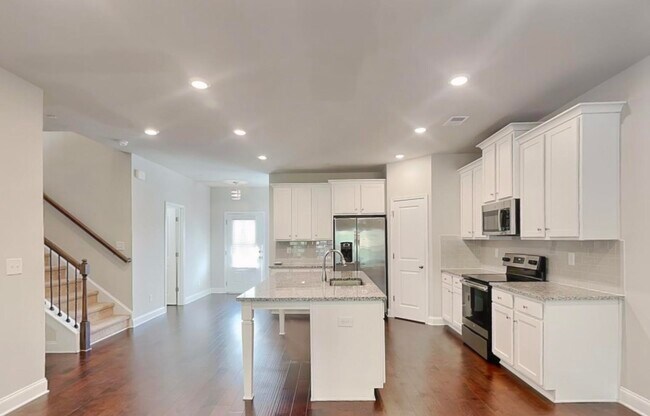 Building Photo - Townhouse Ready Now Townhouse Ready Now