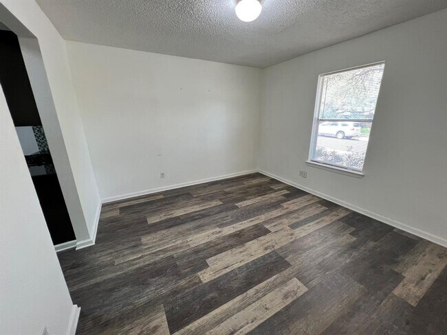 Building Photo - 3303 Galesburg Dr
