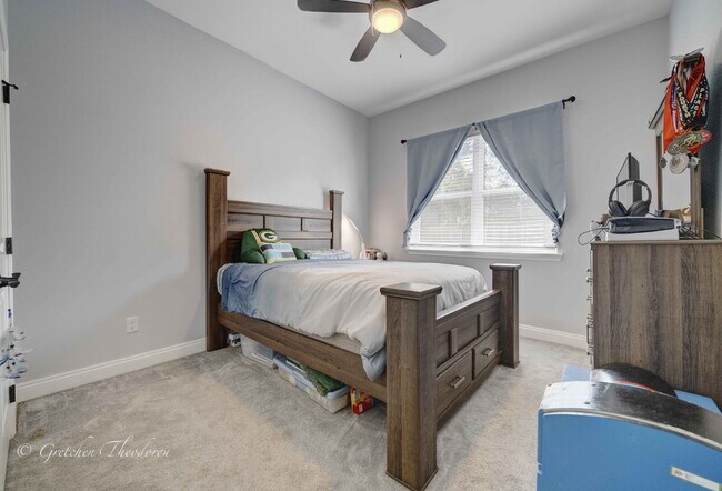 Building Photo - "Charming 3-Bedroom Oasis with 2 Baths and...