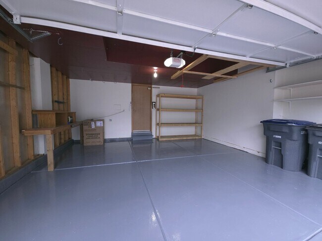 Building Photo - Spacious Tri-Level Home in Lafayette