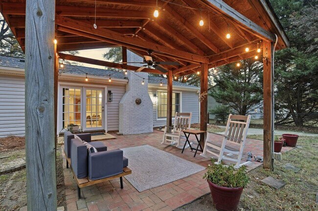 Building Photo - 7417 Shadowlake Dr