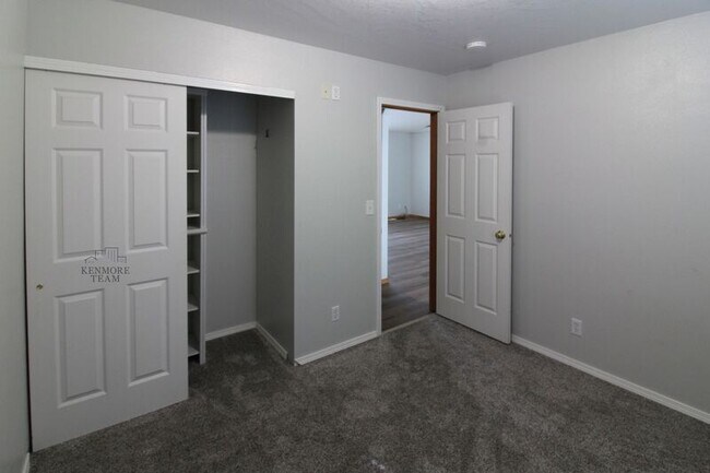 Building Photo - 1677 Foxglove Ave