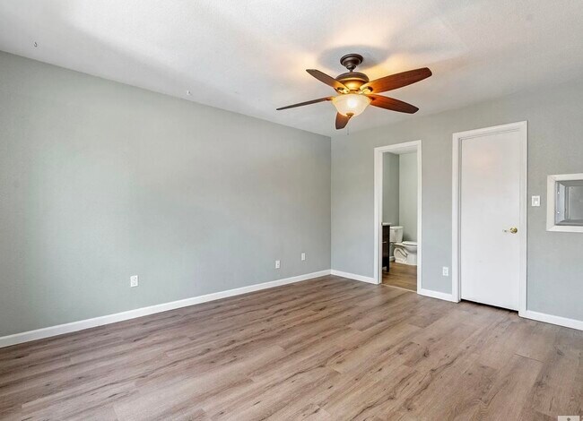 Building Photo - 2300 Dickerson Rd