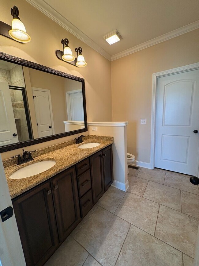 Building Photo - 3020 Equestrian Ct