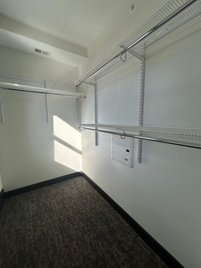 Building Photo - Luxury Downtown Living | Spacious 1-Bedroom 1-Bathroom Loft