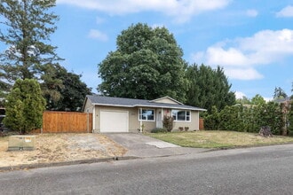 Building Photo - Charming 3 bedroom home with large yard!