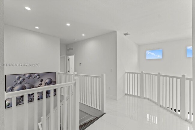 Building Photo - 14841 SW 39th Terrace