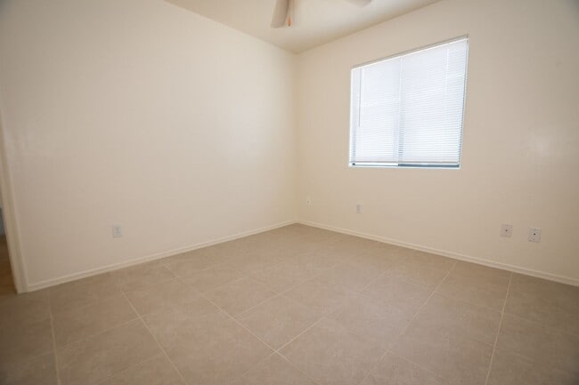 Building Photo - Charming 3-bedroom, 2-bathroom Home w/ 2 C...