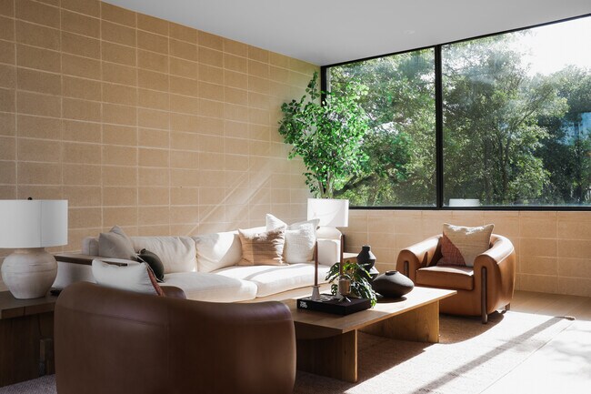 Building Photo - 5205 Scenic View Dr