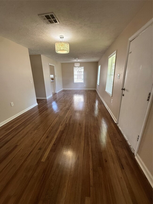 Building Photo - 8108 Wier Dr