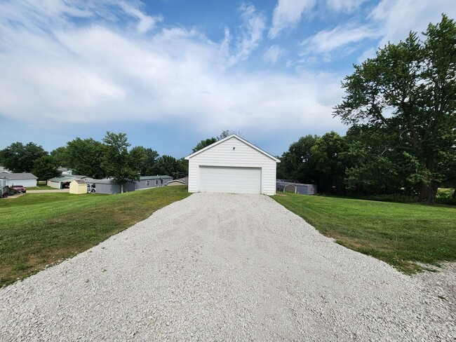 Building Photo - 3 Bedroom 1 Bath Home