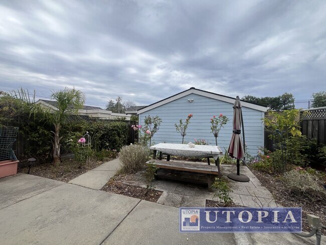 Building Photo - Quiet Beautiful 3 Bed, 2.5 Bath Property Near UCSC