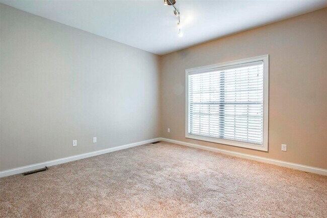 Building Photo - 239 Chippewa Dr