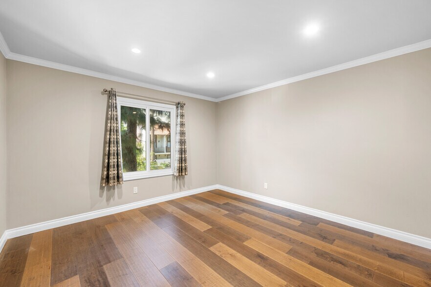 Building Photo - 310 N Jackson St