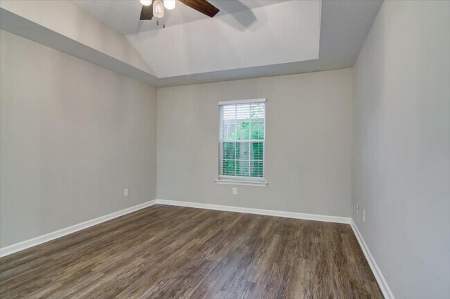 Building Photo - 684 Brook Trail