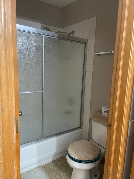 Building Photo - 301 Inner Circle Dr