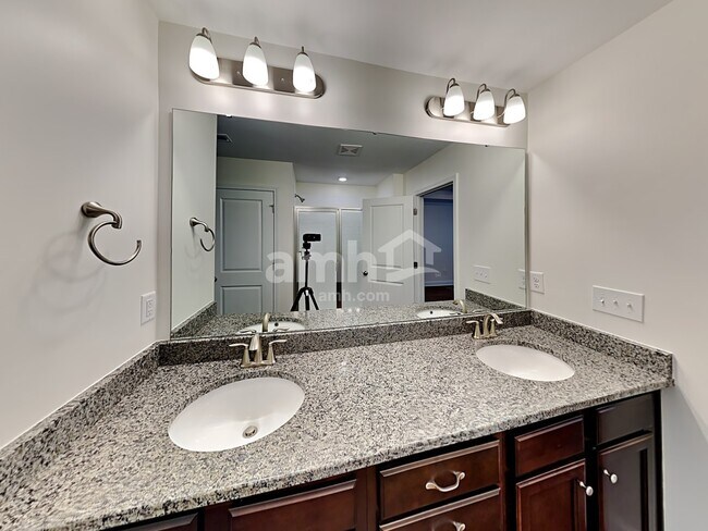 Building Photo - 5212 Valor Dr