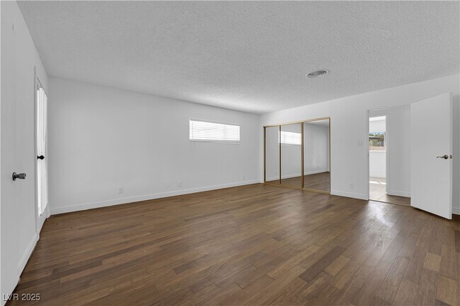 Building Photo - 105 Woodley St