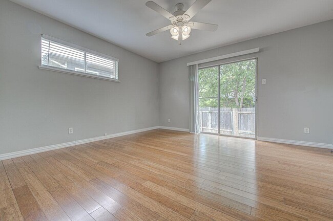 Building Photo - 4806 Avenue F