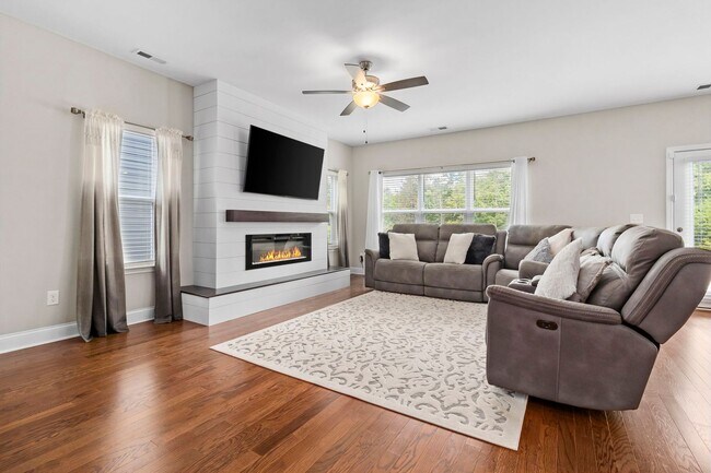 Building Photo - Spacious Ooltewah House Available