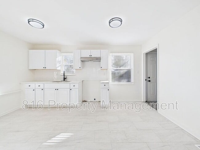 Building Photo - 5017 Dodson Ave