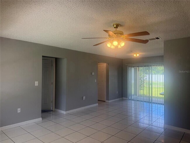 Building Photo - 627 Bittern Ct
