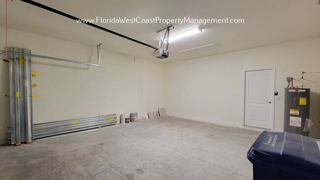 Building Photo - LARGE 3 BEDROOM- 2 BATH LAKEWOOD RANCH HOME FOR RENT! DIRECT LAKE VIEWS! ANNUAL LEASE!