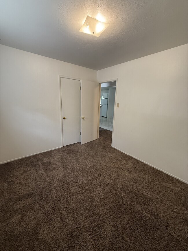 Building Photo - 1612 Hendola Dr NE