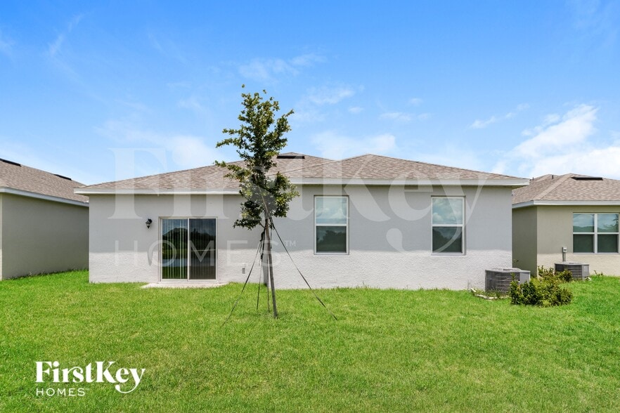 Building Photo - 1630 Isleta Lp