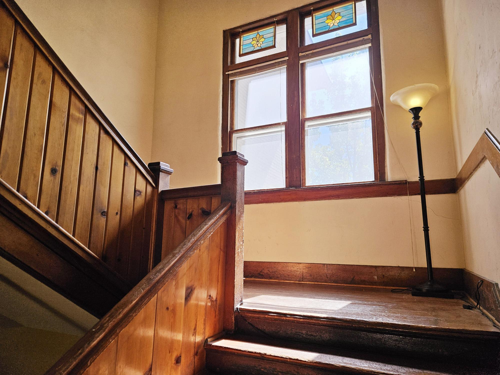 Stair Landing - 2971 Mumbarto Ave
