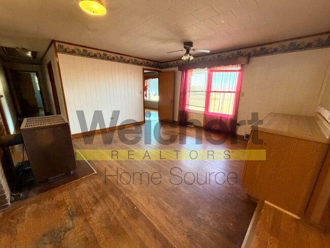 Building Photo - 4 bedroom, 3 bath country home