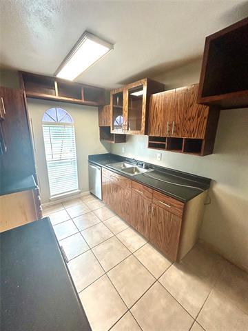 Building Photo - 409 S Holiday Dr