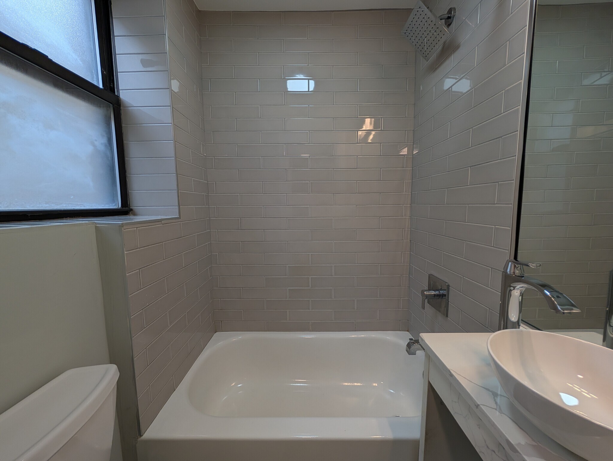 Building Photo - 515 W Belmont Ave