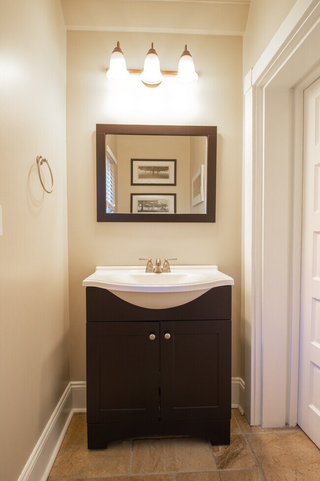 Building Photo - 2215 N Harrison St